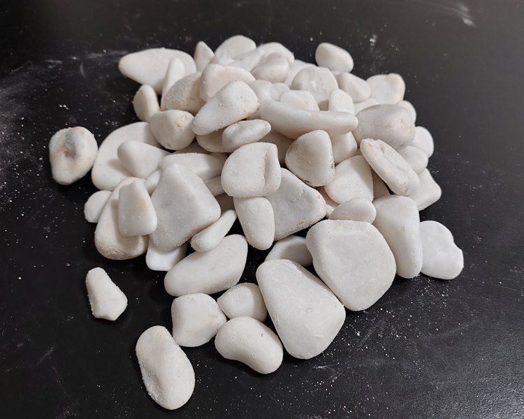 Kamen oblutak BELI