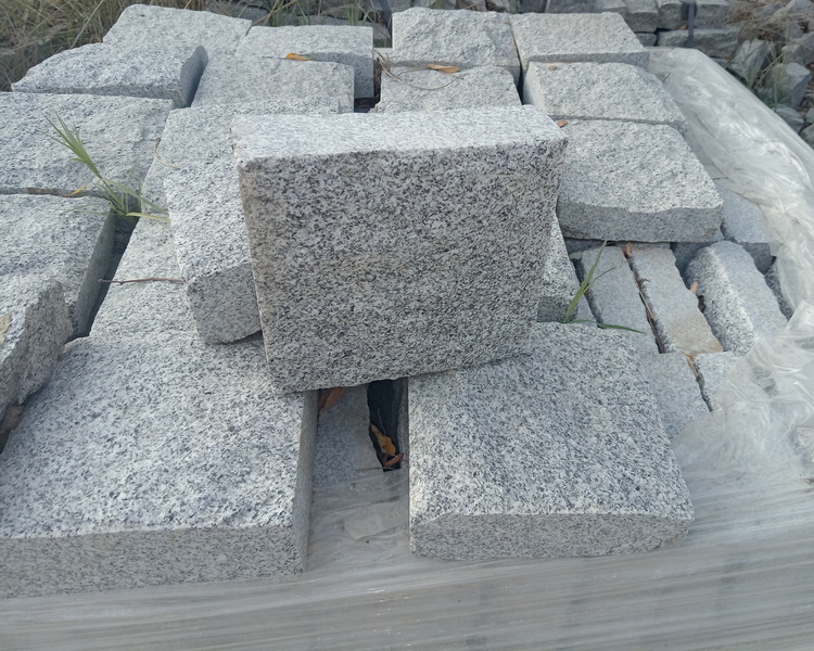 Granitna kocka - LOMLJENA (10x10x5cm)